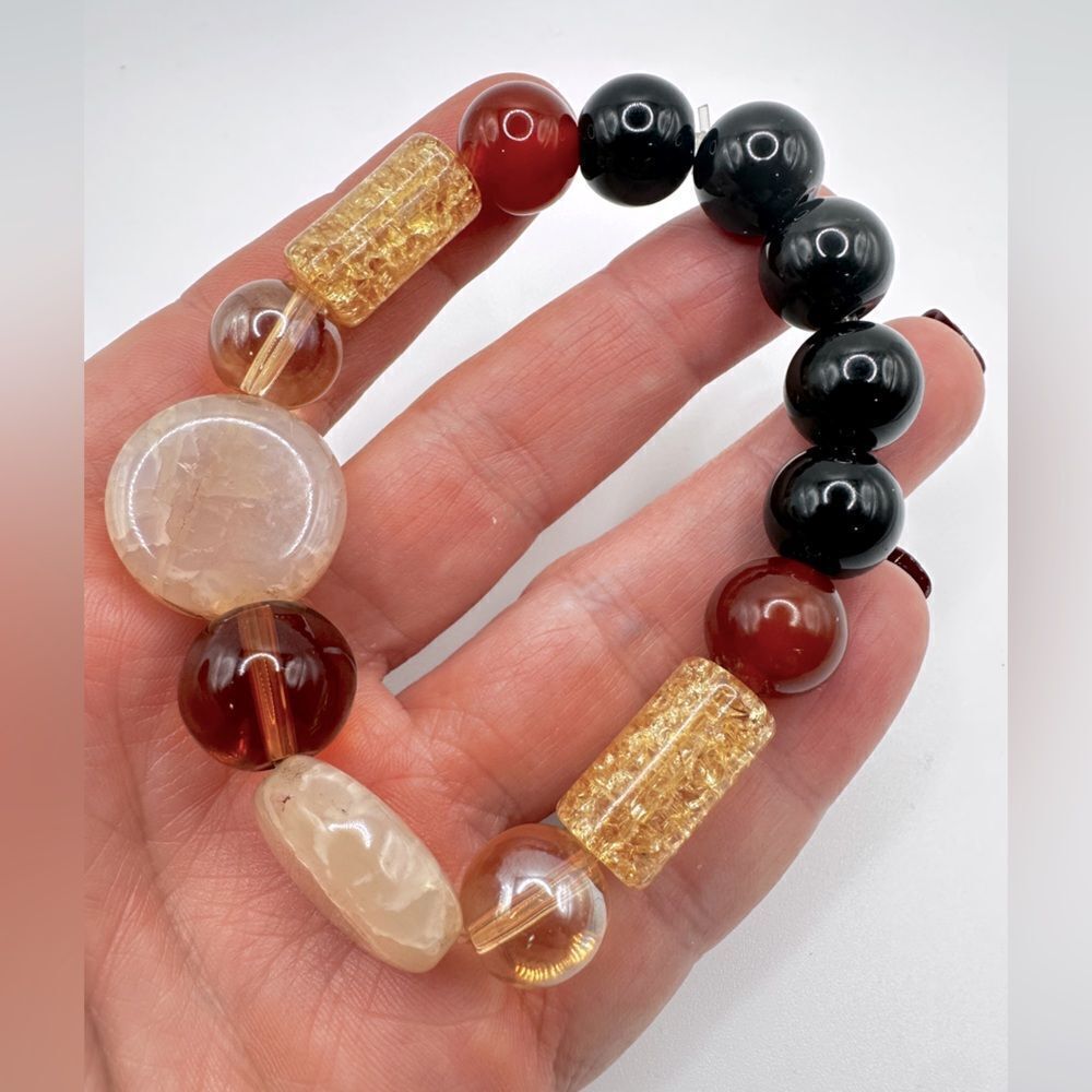 SALE! Beautiful stretchy stone and glass beaded bracelet!